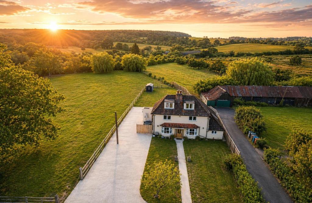 Large Detached Farm House — photo 3