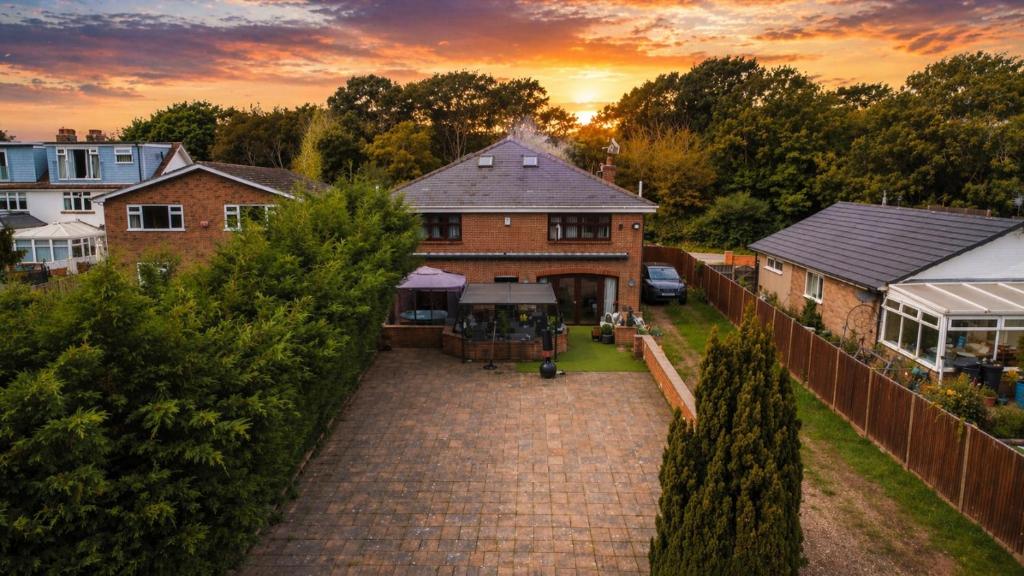 The Large House Canterbury — photo 3